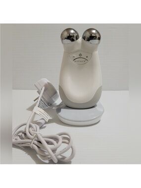 NuFace Mini Microcurrent Facial Toning Device in White and Silver
